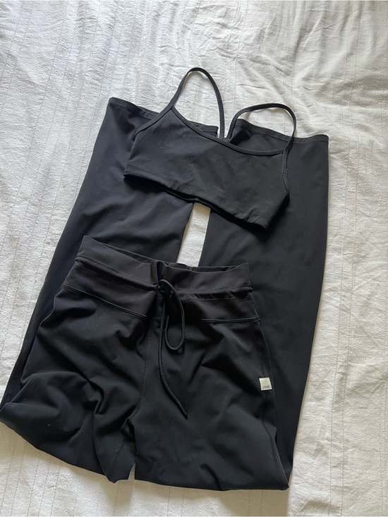 Vuori Tops - Vouri Black workout set